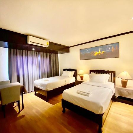 Thapaeplacehotel チエンマイ エクステリア 写真