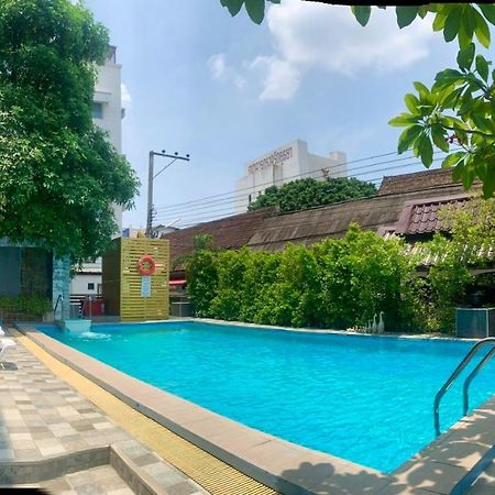 Thapaeplacehotel チエンマイ エクステリア 写真