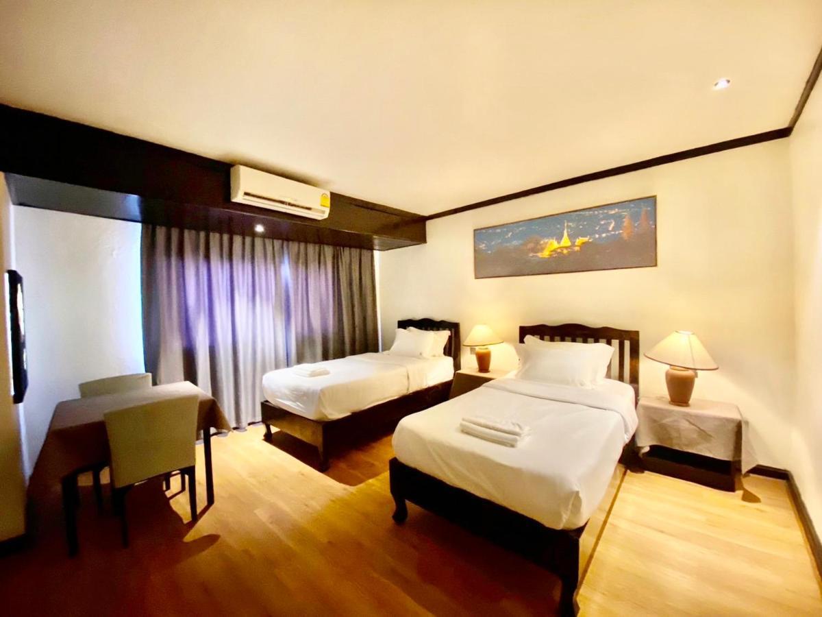 Thapaeplacehotel チエンマイ エクステリア 写真