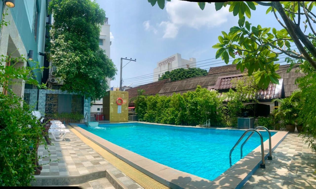 Thapaeplacehotel チエンマイ エクステリア 写真