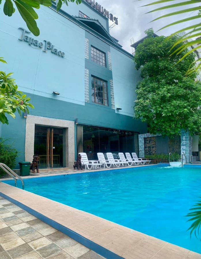 Thapaeplacehotel チエンマイ エクステリア 写真