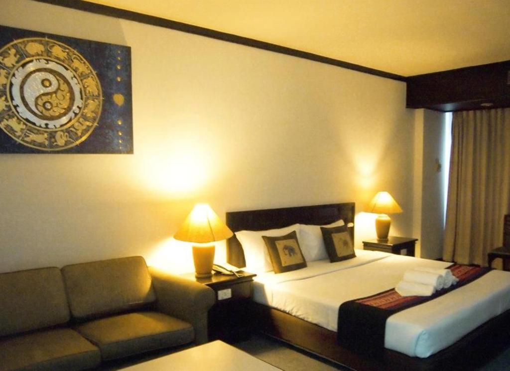 Thapaeplacehotel チエンマイ エクステリア 写真