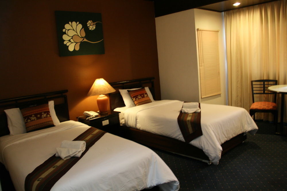 Thapaeplacehotel チエンマイ エクステリア 写真