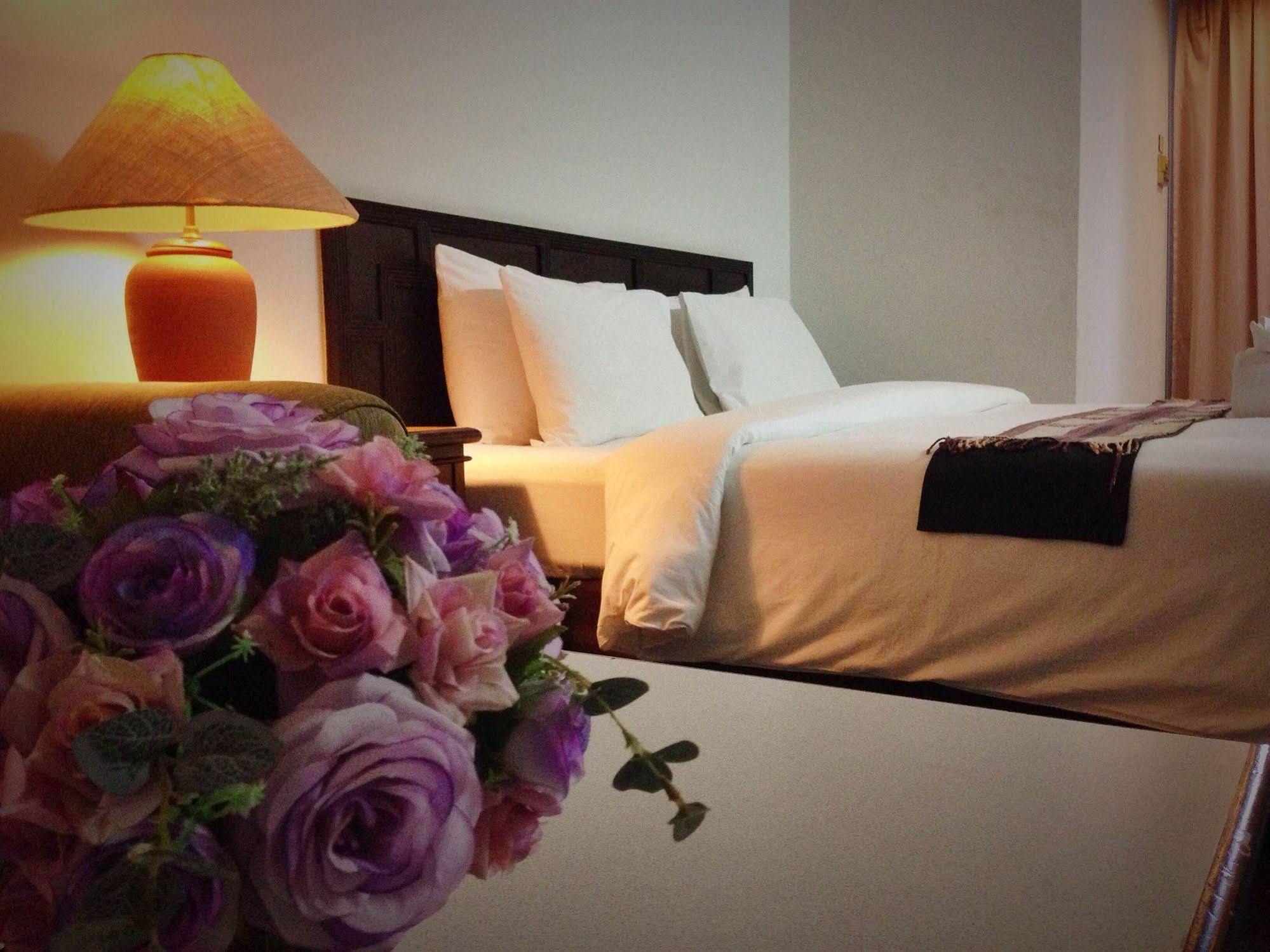 Thapaeplacehotel チエンマイ エクステリア 写真