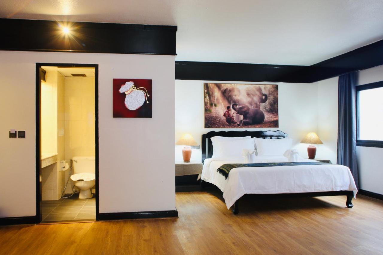 Thapaeplacehotel チエンマイ エクステリア 写真