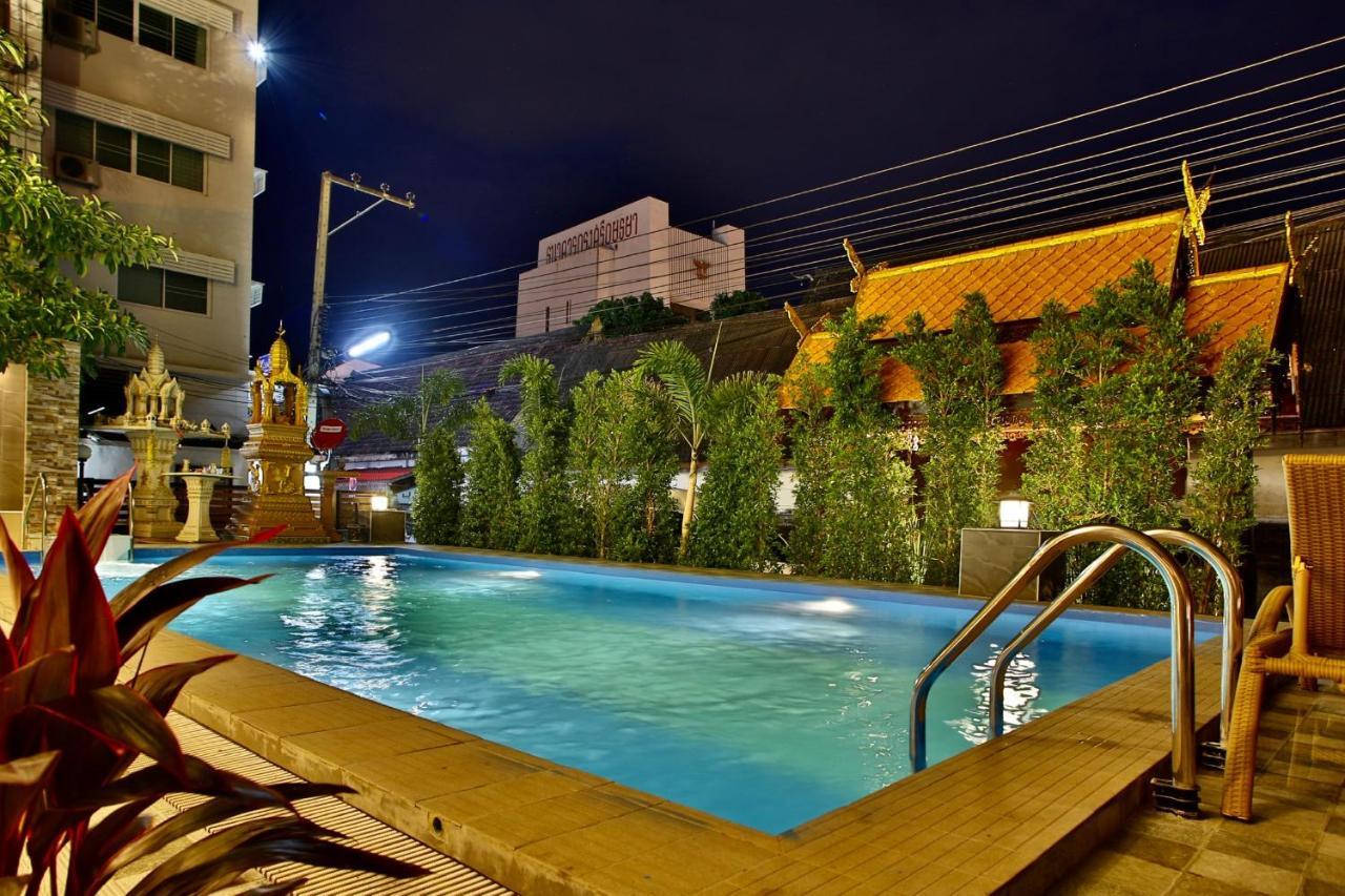Thapaeplacehotel チエンマイ エクステリア 写真
