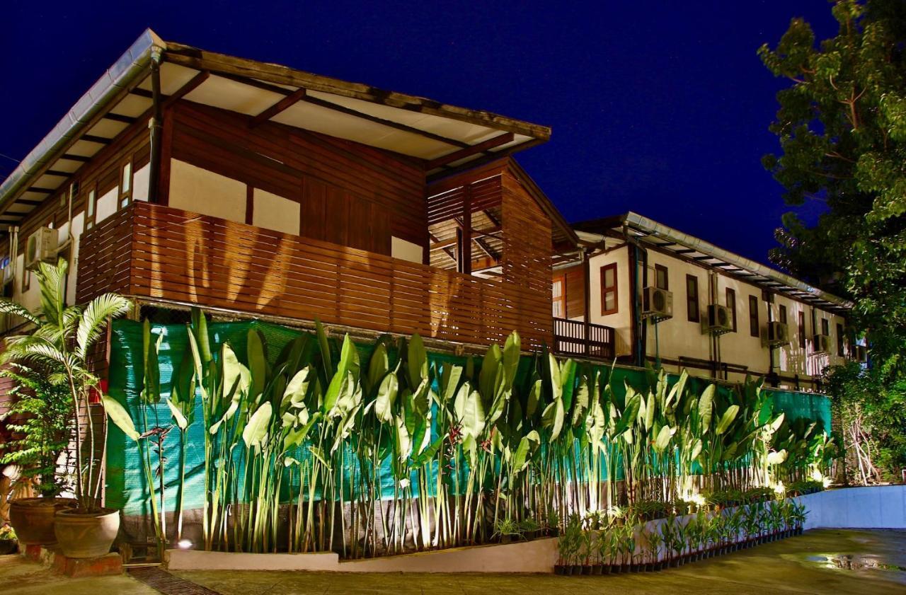 Thapaeplacehotel チエンマイ エクステリア 写真