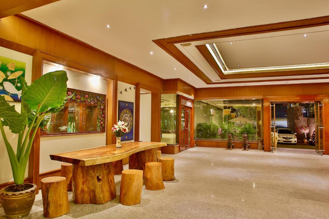 Thapaeplacehotel チエンマイ エクステリア 写真