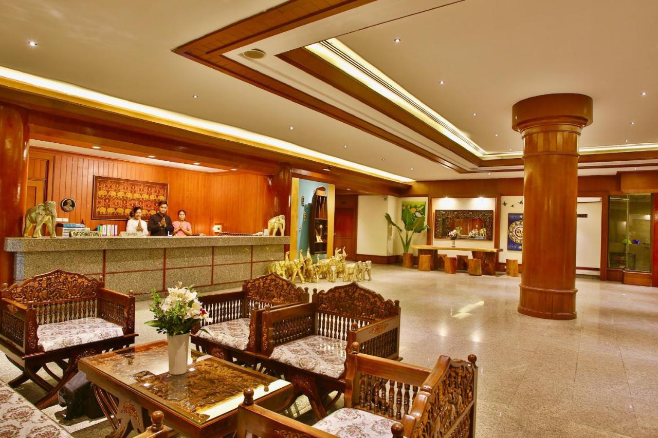Thapaeplacehotel チエンマイ エクステリア 写真