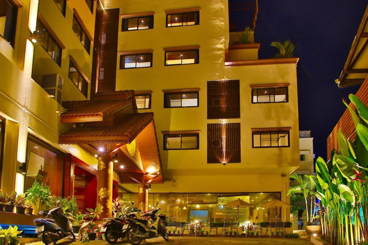 Thapaeplacehotel チエンマイ エクステリア 写真