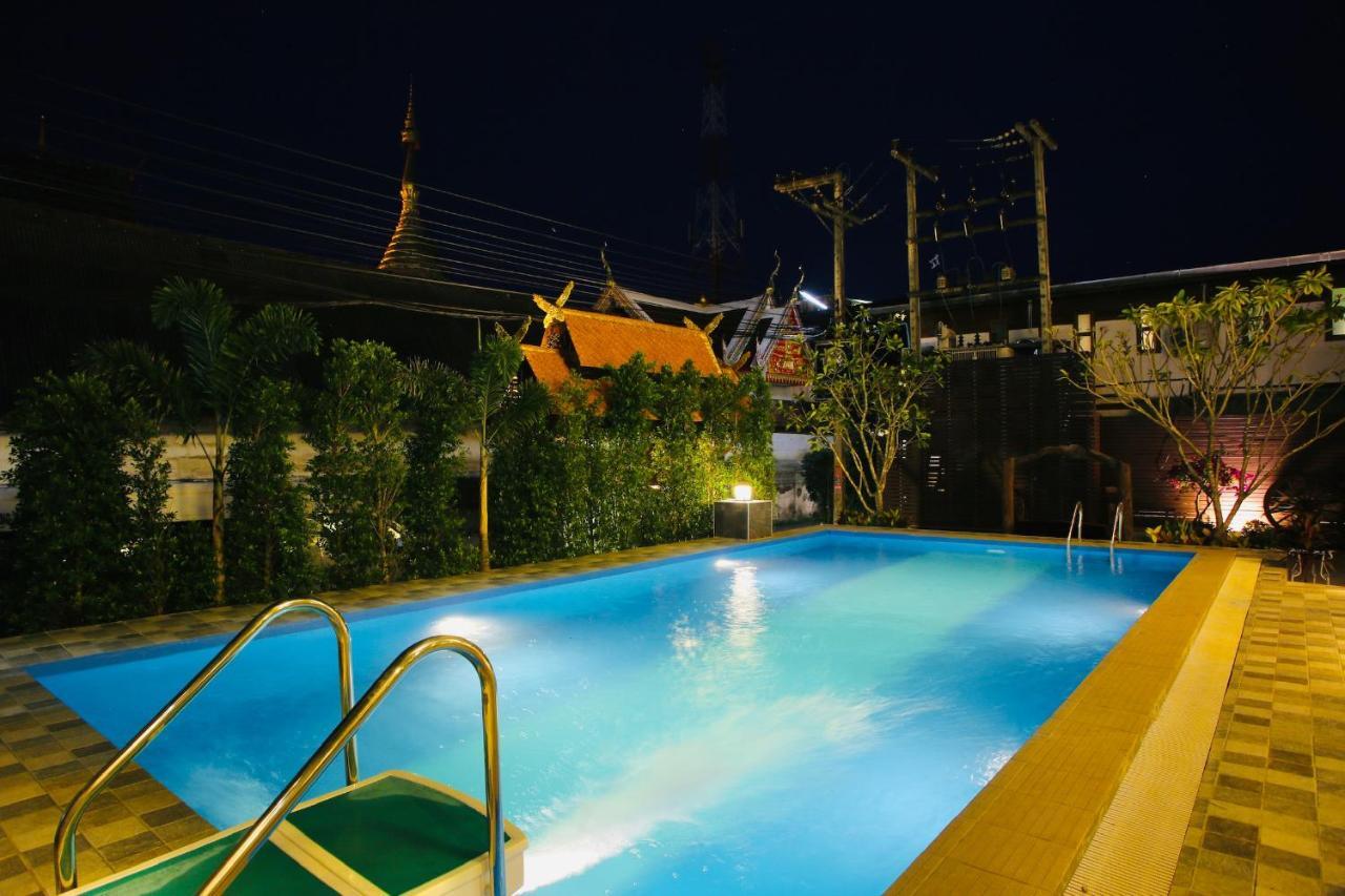 Thapaeplacehotel チエンマイ エクステリア 写真