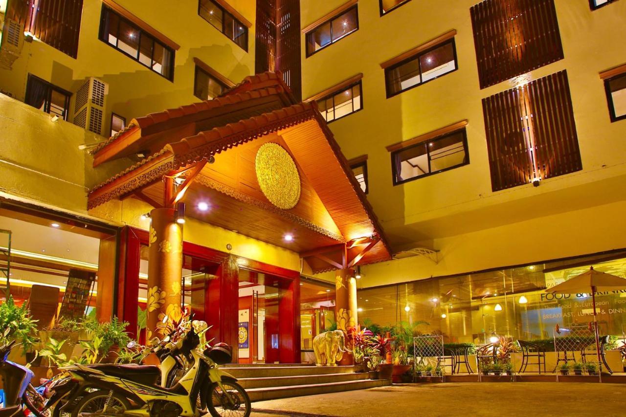Thapaeplacehotel チエンマイ エクステリア 写真