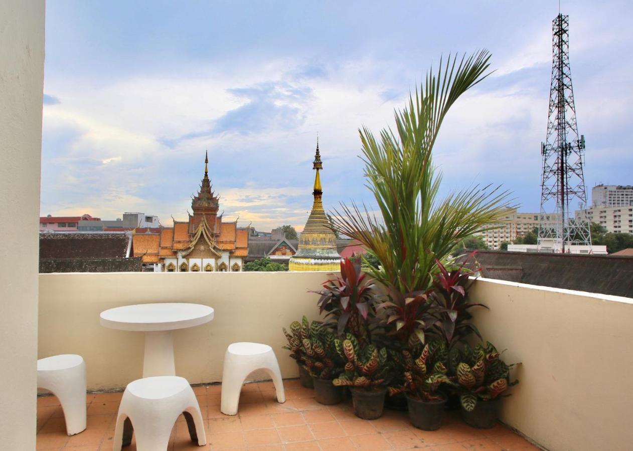 Thapaeplacehotel チエンマイ エクステリア 写真